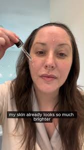 Amazon.com: Eclat 護膚透明質酸精華液臉部– 2.5% 玻酸+ 3% B5、維他命C 和E