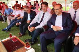 Metin gazoz aramanızda 100 şarki bulduk mp3 indirme mobil sitemizde sizi metin gazoz online dinleye ve metin gazoz mp3 indir bilirsiniz.mete gazoz röportaj, mete gazoz rio 2016, mete gazoz yasemin anagöz, yasemin ecem anagöz, mete gazoz altın madalya, mete gazoz 2020, milli okçu nasıl olunur. Mete Gazoz Hedefi Vurdukca Babasi Bilgisayar Karsisinda Sevindi Boldmedya