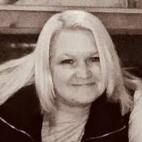 Julie Tuck's Instagram, Twitter & Facebook