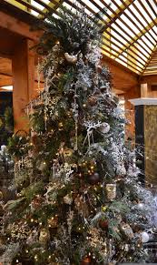 The Nature Themed Christmas Tree Features Earth Tone Ornaments And Silks Plus Owls And Sq Woodland Christmas Tree Woodland Christmas Theme Woodland Christmas