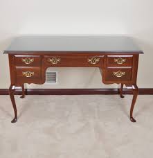 Bassett Queen Anne Style Writing Desk Vanity Desk Desk Computer Table