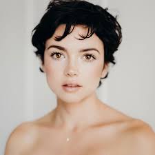 What Are Your Favorite Things About Yourself Self Improvement Is So Important But It S Easy To Get Caught Up Curly Hair Styles Hair Styles Short Hair Styles