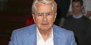 Timm franz maria elstner (born 19 april 1942), known as frank elstner, is a german television presenter. Frank Elstner Nutzt Parkinson Erkrankung Als Werbung Fur Seine Neue Show