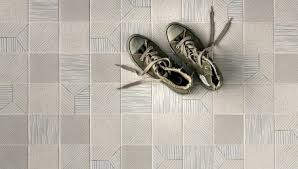 Edgy consists of two tiles, one being three dimensional, the other two and a half dimensional. Mutina Fliesen Flagstone Hamburg