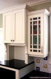 Crown Mouldings On Varying Cabinet Heights Cabinet Crown Molding Mudroom Cabinets