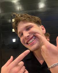 Darcy Lawson (@darcy_lawson_) • Instagram photos and videos