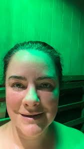 It’s a balmy 60 degrees Celsius /140 degrees Fahrenheit in here! 😍 Getting  the detox on!