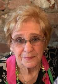 Samantha Haas's Instagram, Twitter & Facebook