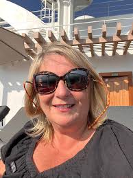 Hello! I'm flying into Dublin and planning to spend 5 full days. We're  planning to drive up to Belfast then north to see the Giant's Causeway,  etc. and then drive down to