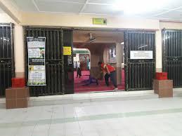 Kesannya konyol memang apa yang saya lakukan malam ini, yakni searching tips menghalau babi hutan. Jemaah Masjid Cedera Disondol Babi Hutan