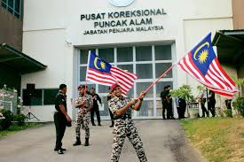 Pasca lawatan perjumpaan keluarga pusat koreksional puncak alam adalah dimaklumkan jabatan penjara malaysia telah memutuskan untuk membenarkan lawatan perjumpaan keluarga bermula pada 1 april 2021 (khamis). Pada 30 Ogos 2018 Pusat Pusat Koreksional Puncak Alam Facebook