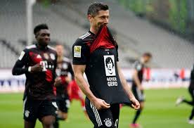 Der bomber, as muller was nicknamed, had managed 50 in 48 matches while lewandowski scored 55 in 47 appearances. Robert Lewandowski Hailed As Ultimate Professional As Bayern Munich Striker Pays Classy Tribute To Gerd Muller After Equalling Incredible Bundesliga Goal Record