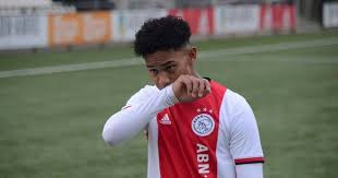Ajax-talent Noah Gesser (16) omgekomen bij auto-ongeluk | Voetbal |  Telegraaf.nl