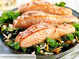 Paves De Saumon Laques Fondue De Chou Kale Recettes Recette Recette Saumon Recette Choux Kale Recettes De Cuisine