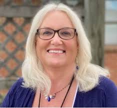 Vickie Taylor's Instagram, Twitter & Facebook