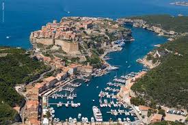 Http Www Visionluxe Com Images Corse Diapocorse 01 Port Bonifacio Jpg Ile Francaise Mer Mediterranee Bonifacio