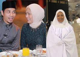 Mark atau nama lengkapnya fikri mark adam abdullah, 40, berkata. Dia Salah Dan Dah Mengaku Pun Tapi Jangan Isteri Mark Adam Selar Netizen Sherry Al Hadad Akui Manusia Tak Lari Dari Kesilapan Media Hiburan