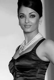 Black And White Photos Of Indian Celebrities Gorgeous Black And White Pic Of Indian Actress Aishwarya Ash Rai Actress Aishwarya Rai Aishwarya Rai Indian Actresses