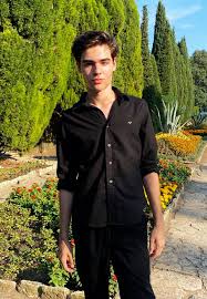 He is an actor and director, known for baieti buni (2005), liceenii rock 'n' roll (1992) and liceenii (1986). Radu È™tefan Fiul Lui È™tefan BÄƒnicÄƒ Jr A Devenit Student Printre Primii AdmiÈ™i La Unatc SecÈ›ia Actorie Libertatea