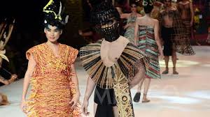 Desain baju anniversary club motor; Kreasi Berbahan Daur Ulang Jadi Pembuka Indonesia Fashion Week Foto Tempo Co