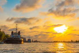 Trecerea la ora de vară se va produce în 2020 în conformitate cu reglementările temporale adoptate de conducerea țării noastre, căci această decizie (de a schimba ora în funcție de perioada anului) revine fiecărei țări în parte și nu există niciun fel de obligativitate în. Sulina Istoria Celui Mai Cosmopolit Oras Din Romania Galerie Foto Europa Fm