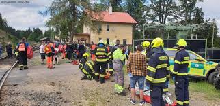 Apr 18, 2021 · tschechien hatte die diplomaten mit der begründung einer mutmaßlichen verwicklung russlands in die explosion eines munitionslagers ausgewiesen. Zugungluck Im Tschechischen Erzgebirge Grenzecho