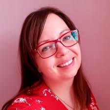 Holly Parrott's Instagram, Twitter & Facebook