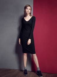 Sur promod.fr retrouvez des robes cool & chic pour toutes les occasions : Robe Moulante Longue Avec Manches Longues Et Col En V