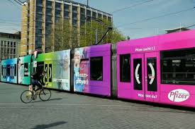 Breakthroughs that change patients' lives. Making Of Pfizer Bahn Schiffmann Aussenwerbung