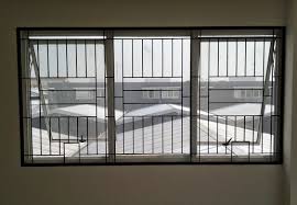 Dengan cat putih maka model teralis jendela klasik ini akan jauh dari kesan kuno, justru akan terlihat sangat mewah dan berkelas. 40 Model Teralis Jendela Sederhana Banyak Yang Suka Rumahku Unik