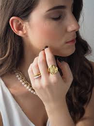 Anello dorato ondulato audace per donna, anello regolabile a cupola in oro,  anello importante, anello lucido, anello largo in argento