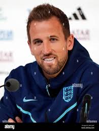 Harry Kane in Inghilterra durante una conferenza stampa al Main Media  Centre di Doha, Qatar. Il capitano inglese Harry Kane insiste che la  squadra andrà nel loro scontro di Coppa del mondo