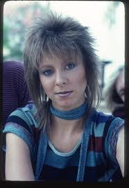 Leslie Knauer's Instagram, Twitter & Facebook