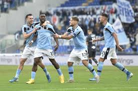 بعد خسارة اللقب المنتظر من موسم 1974 في اخر جولة امام ميلان العملاق وبعد رحيل نجمه الابرز كريسيتان فيري الي انترميلان ظن الجميع ان البطولة ستعيش في الشمال. Ù„Ø§ØªØ³ÙŠÙˆ ÙŠÙˆØ§ØµÙ„ Ø³Ù„Ø³Ù„Ø© Ø§Ù†ØªØµØ§Ø±Ø§ØªÙ‡ Ø§Ù„Ù…ØªØªØ§Ù„ÙŠØ© ÙÙŠ Ø§Ù„Ø¯ÙˆØ±ÙŠ Ø§Ù„Ø¥ÙŠØ·Ø§Ù„ÙŠ Meo