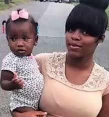 Usa, bimbo di 3 anni trova una pistola e uccide la sorellina: arrestato  amico della madre