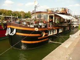 Boat For Rent At Berth In Paris 15th District Iha 16152 House Boat Boat Lakefront Living
