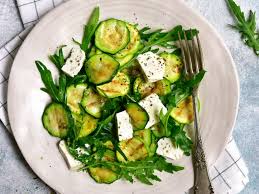 Salade De Courgettes Tendres Et Croquantes Mais Cuites Recette En 2020 Salade Courgette Recettes De Cuisine Recette Salade
