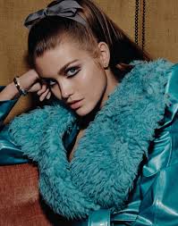 Luna Bijl — Daily Excerpts New Posts