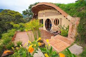 Underground homes hiding unbelievable ...