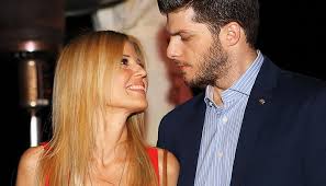 Λουκασ γιωρκασ | μου ελειψεσ πολυ written by lover882admin on 3 φεβρουαρίου 2021 το νέο single του λούκα γιώρκα τιτλοφορείται « μου έλειψες πολύ », σε μουσική του κορυφαίου αντώνη βαρδή και στιχους της όλγας. Oristiko Gia Elena Rapth Loykas Giwrkas Giati Xwrisan Trito Proswpo Gossip Life