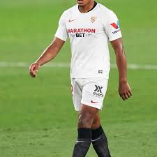 À tel point que le grand real madrid le suit avec mais il n'y a pas que séville qui est fan du joueur. Real Madrid Monitoring Jules Kounde S Progress In Sevilla Managing Madrid