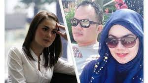 Bibirnya merona dengan lipstick merah menyala yang ia kenakan. Nasib Sarita Abdul Mukti Kini Seusai Jennifer Dunn Rebut Faisal Harris Jual Rumah Dan Kerjakan Ini Banjarmasin Post