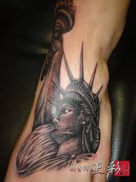 Sinon, la statue elle même contient divers éléments symboliques : Tatouage Bras Statue De La Liberte Par Wabori