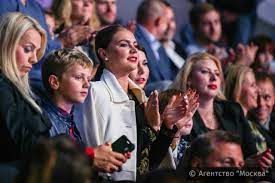 Jun 07, 2021 · с нами на связи андрей колесников, с которым мы только неделю назад говорили на темы коли и папы. Daily Mail Pokazali Kabaevu S Detmi Putina Bloger Temptation Na Sajte Spletnik Ru 30 Sentyabrya 2016 Spletnik