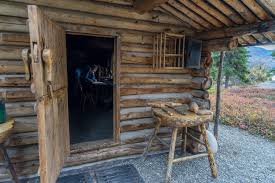 In 1968, one man films his attempt to build a cabin and live in the alaskan wilderness. Visit The Dick Proenneke Cabin In Lake Clark National Park