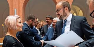 In den meisten ländern endet die lebensarbeitszeit von beamten mit vollendung des 67. Erste Lehrer In Sachsen Verbeamtet