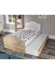 Görünüm olarak 2 çocuk için tasarlanmış olsada ranzanın altına yerleştirilen tekelekli seyyar karyola ile 3 çocukta rahatlıkla yatabiliyor. Baby Darling Yavrulu Karyola Mese Fiyati 953