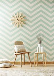 Decouvrez Toutes Les Tendances Papiers Peints 2020 Reperees A La Paris Deco Off Papier Peint Papier Peint Vinyle Bandes De Peinture Murale