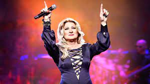 Beata kozidrak znalazła sposób na walkę z koronawirusem! Earth Festiwal Beata Kozidrak W Niezwyklej Kreacji Polsat Pl