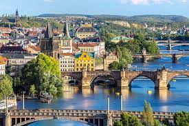 La república checa pertenece a la unión europea pero no usan el euro como moneda sino la caminamos por praga, caminamos montones y cada dos minutos sentía la necesidad de parar y. What The Faq Praga